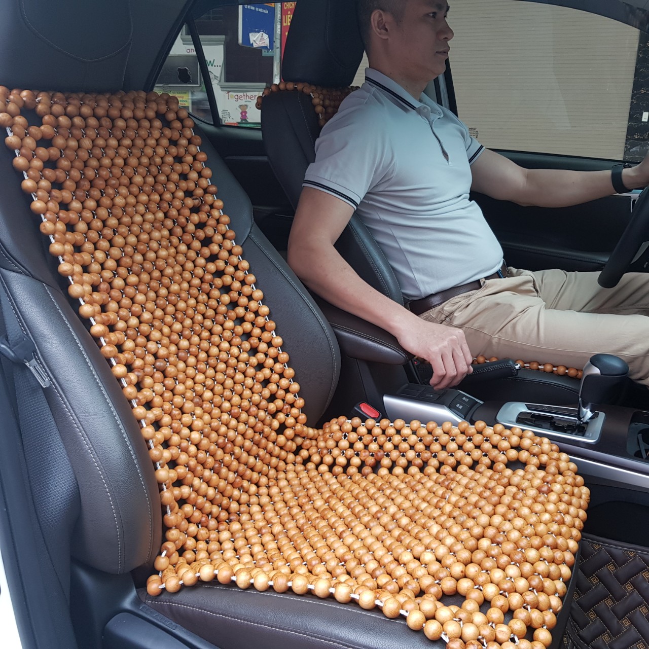 Đệm lót ghế ô tô hạt gỗ Pơ Mu 100% tự nhiên tựa lưng massage trên ô tô, xe hơi