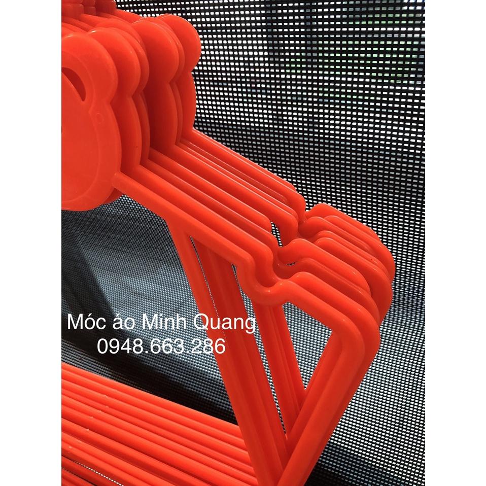 Móc bộ trẻ em-mắc bộ gấu màu cam-đầu móc xoay 360 độ-có 2 size từ 6 tháng-3 tuổi và từ 4-7 tuổi