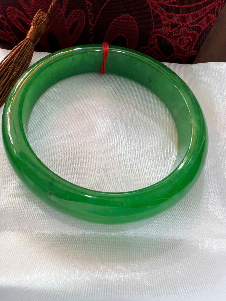 Vòng Tay Nữ Đá Cẩm Thạch Bản Hẹ ĐL Ni 55mm Cao 12mm Dầy 7mm Vòng màu Xanh lá tươi sáng bóng đẹp nữ 53kg - 58kg đeo xinh đẹp sang tay món quà tặng mẹ tặng nữ ý nghĩa ạ