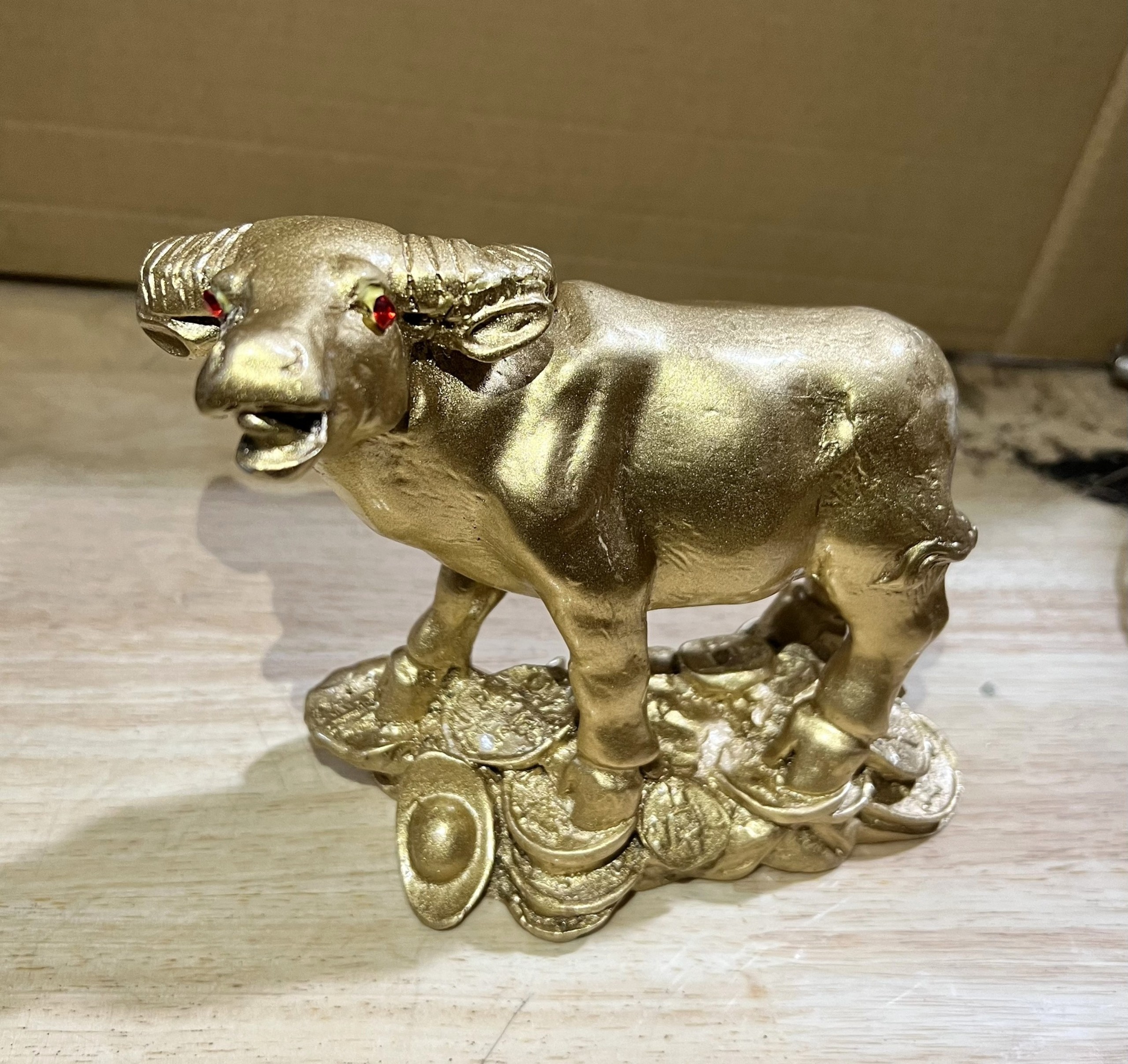 Tượng Trâu Phong Thủy bằng bột đá cao 13.5cm