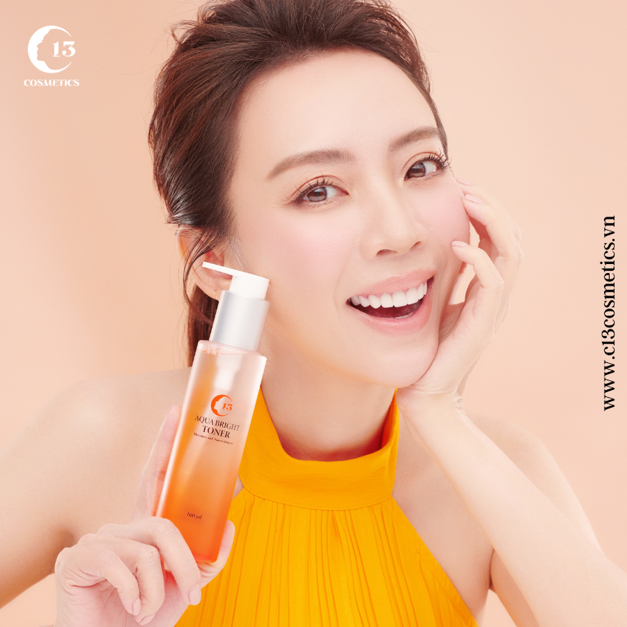 Nước Cân Bằng Se Khít Lỗ Chân Lông, Dưỡng Ẩm Từ Chiết Xuất Đậu Nành Nhật C13 Cosmetics Thu Trang Aqua Bright Toner 100ml