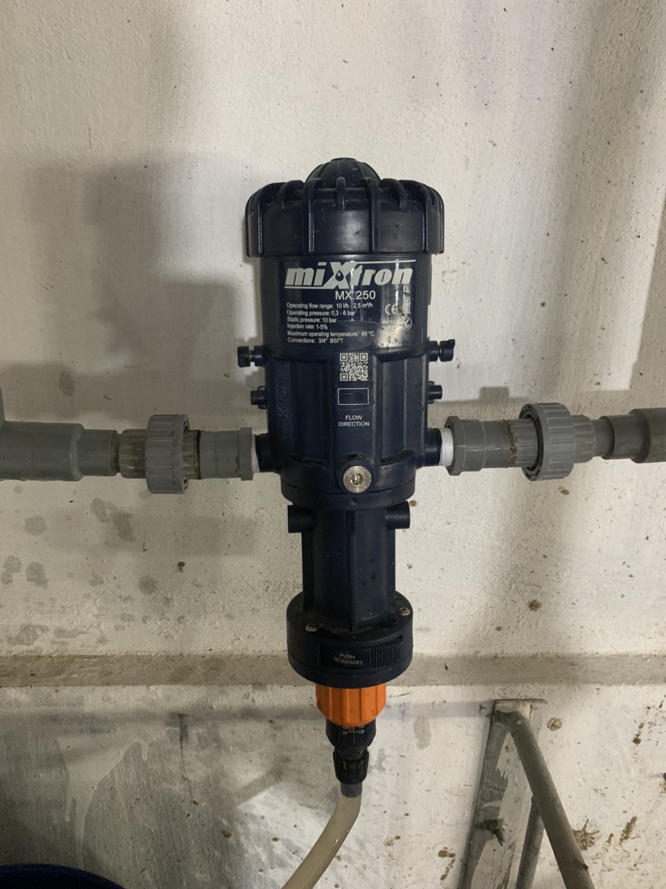 Bộ châm định lượng phân bón, hóa chất, tỉ lệ 0.2-2%, hiệu Mixtron - xuất xứ Ý, model MX 250 P022, 1:500-1:50, lưu lượng nước 10 - 2500 lít/giờ.