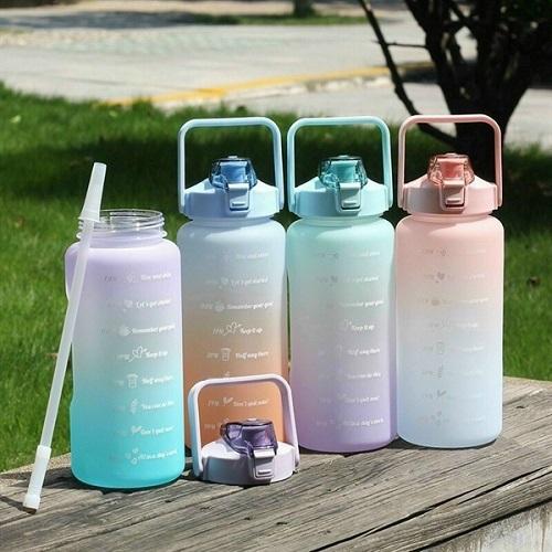 Bình Đựng Nước 2 Lít Cho Người Tập Thể Thao, Gym, Văn Phòng Tặng Kèm Sticker Siêu Dễ Thương