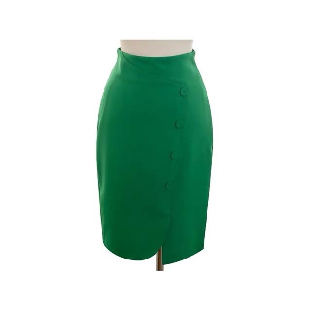 Chân Váy Bút Chì Sẻ Trước Cong Đính Cúc dài 55cm