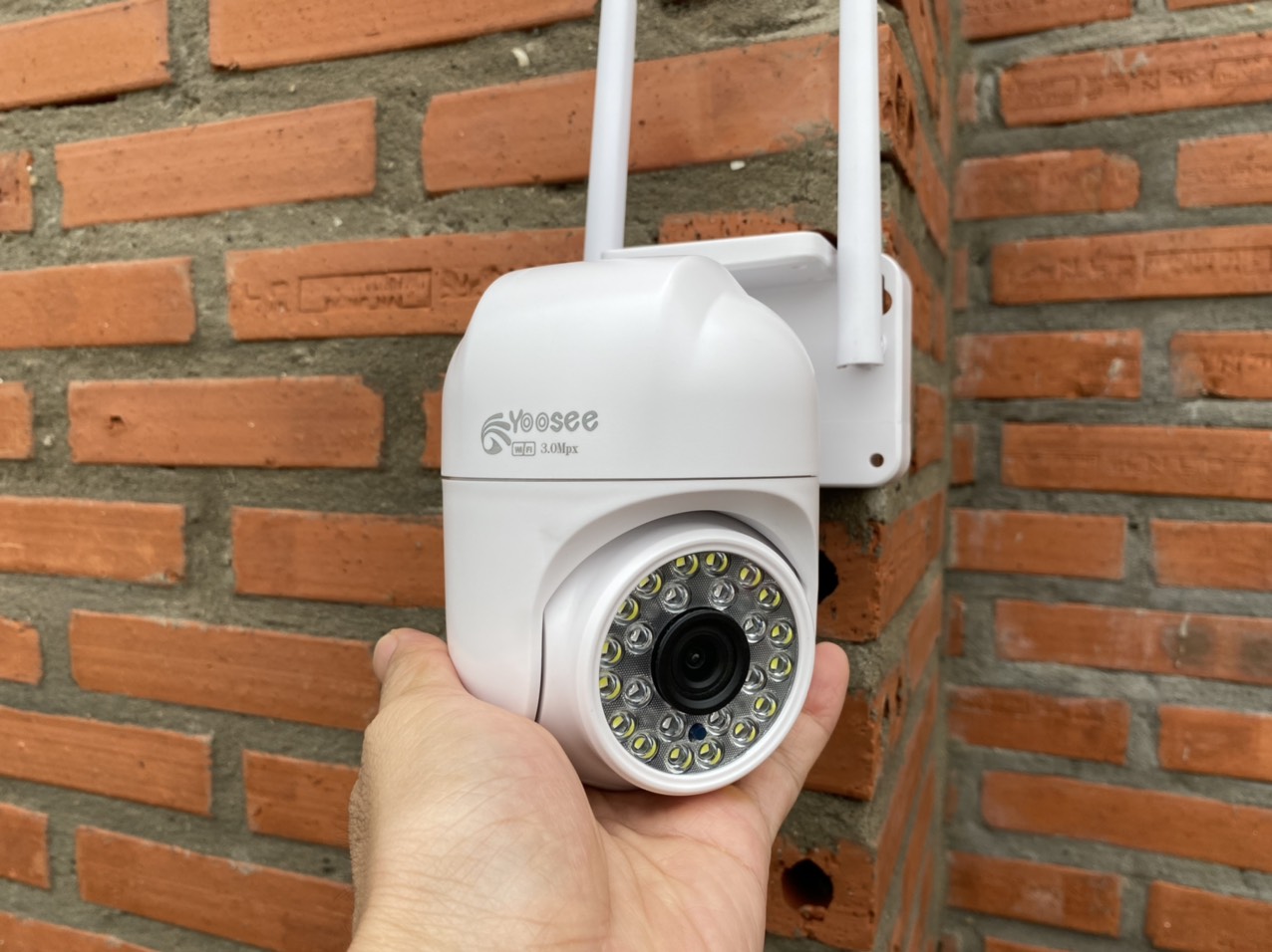 Camera Wifi ngoài trời Yoosee PTZ 2 Râu Full HD 1080P đàm thoại 2 chiều - Ban đêm có màu - Hàng Nhập Khẩu