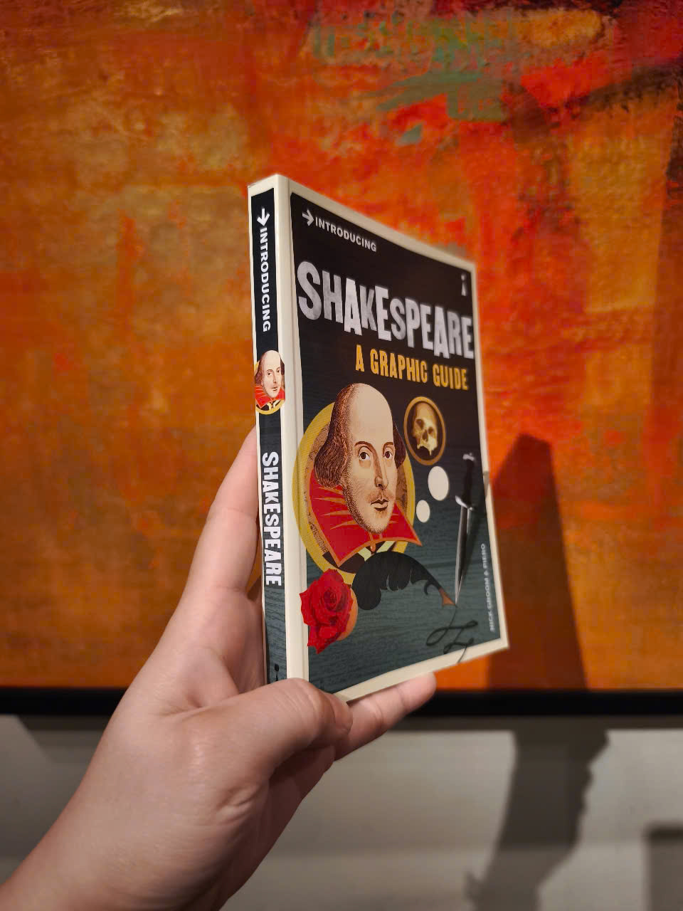 Sách - Introducing Shakespeare: A Graphic Guide by Nick Groom - Nonfiction / History / Biography in English