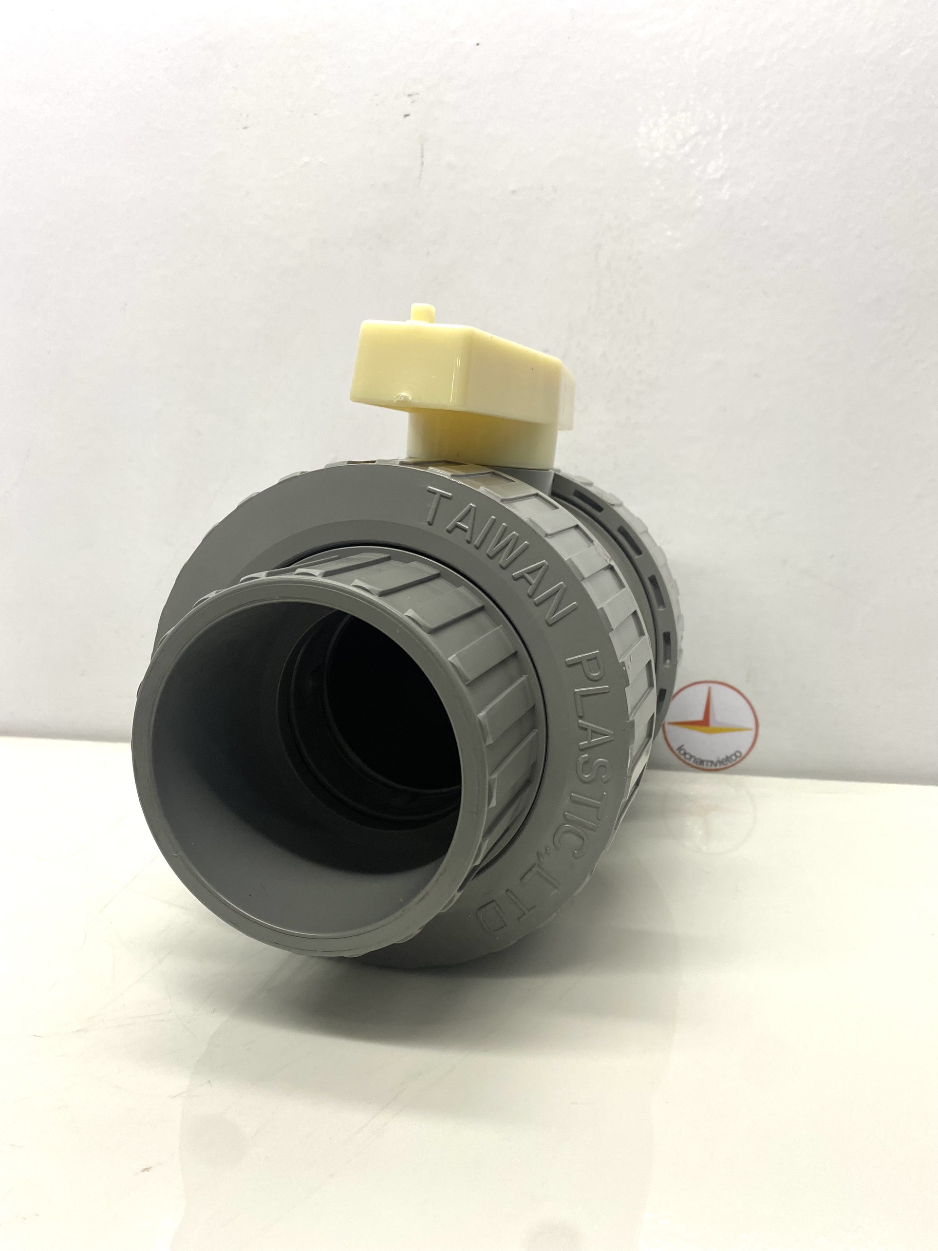 Van hai (2) đầu rắc co 90 nhựa PVC Jiarong _ UB030