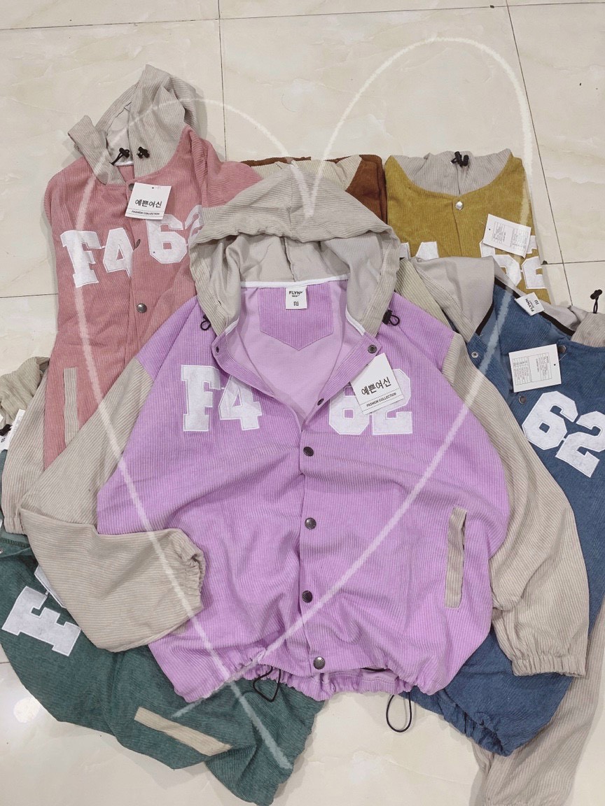 Áo Khoác Nhung Kaki Kiểu Bomber Unisex Có Nón Mũ Thêu F462 Nút Bấm - Nam Nữ Teen hàn Quốc Mặc Đẹp