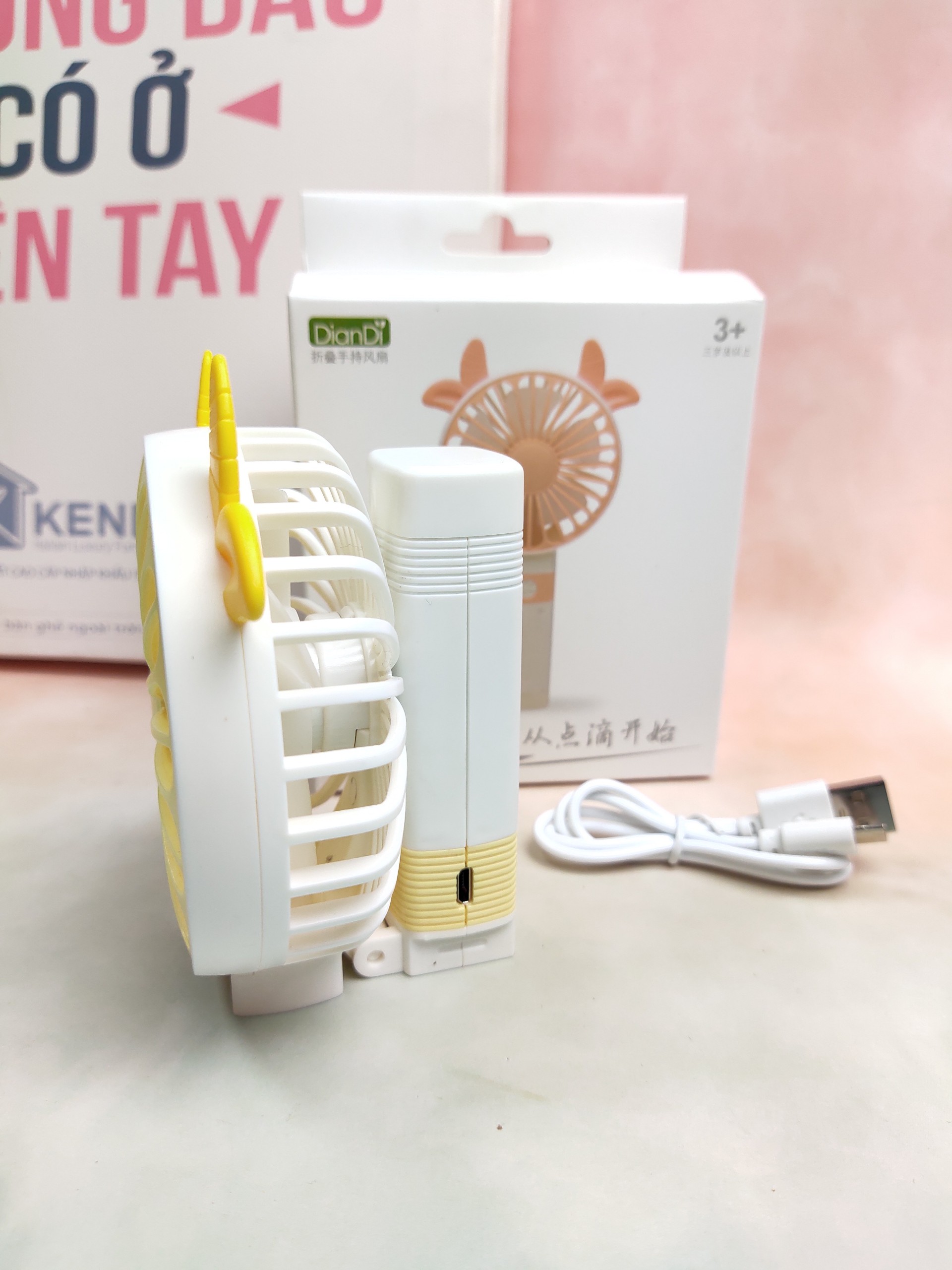 Quạt Mini Cầm Tay Cao Cấp Có Thể Gấp Tiện Dụng, Fan 2 Tốc Độ Gió Kèm Usb Cắm Sạc Hình Sừng Nai