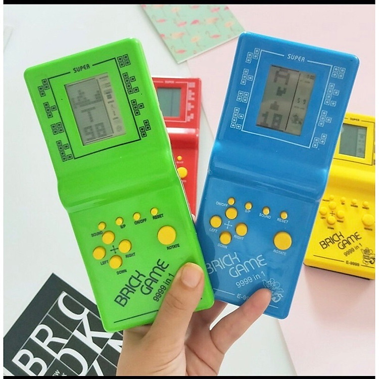 Máy Điện Tử Xếp Gạch Hình Cầm Tay Thần Thánh - Trò Chơi Game 4 Nút Tuổi Thơ Trẻ Em - Xe Tăng, Đua Xe...
