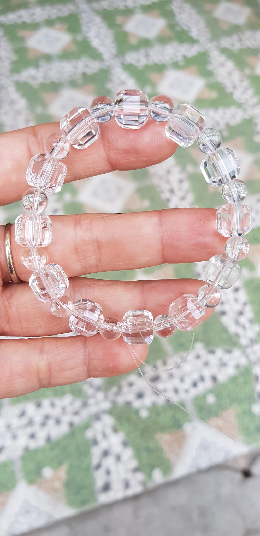 Vòng tay phong thuỷ nữ đá thạch anh trắng trong tự nhiên kiểu vuông giác tròn Size hạt vuông 10mm hạt tròn nhỏ 6mm Nữ mệnh kim mệnh Thủy đeo hợp may mắn tốt sức khoẻ công việc ạ
