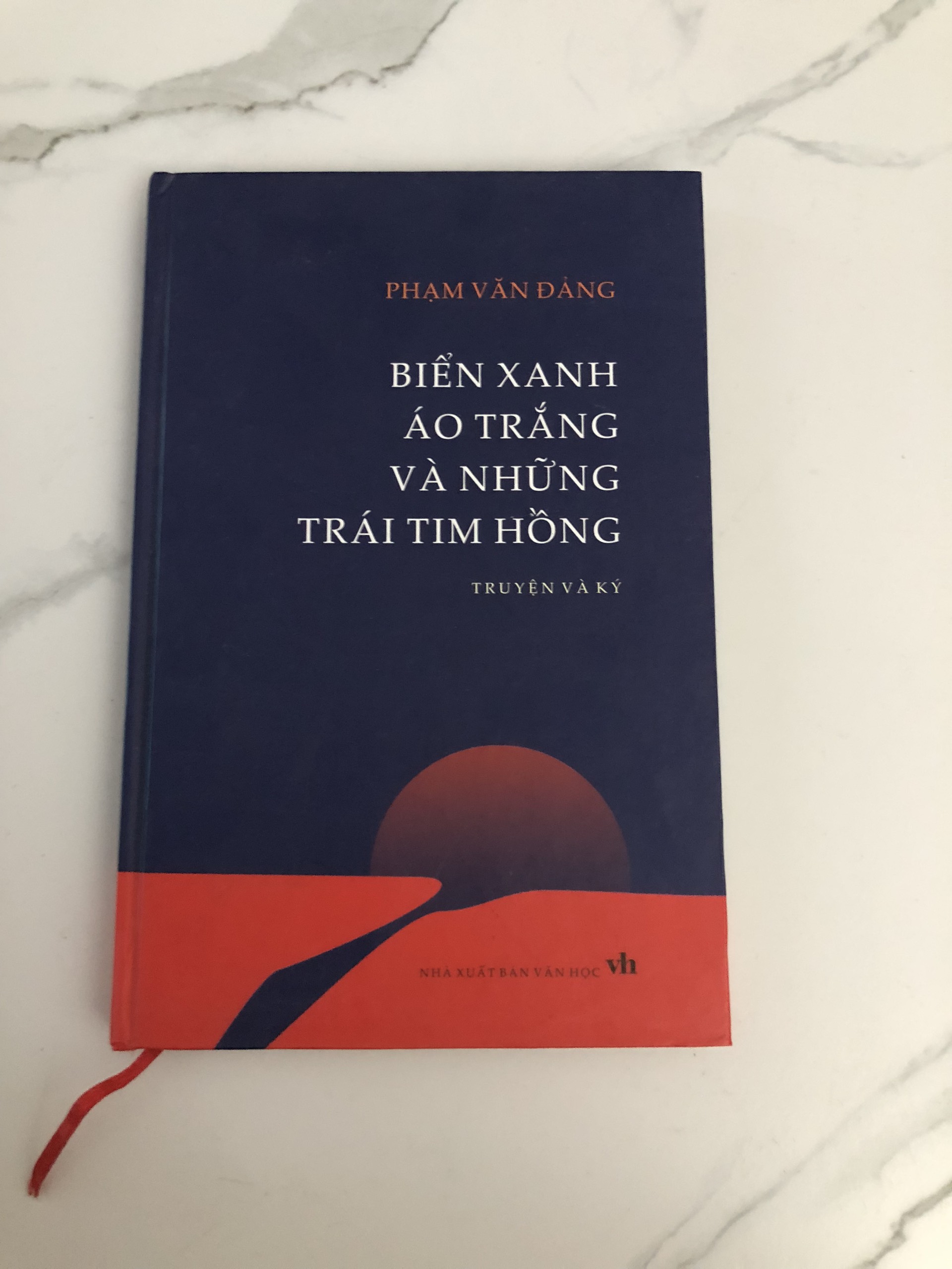 Biển Xanh Áo Trắng và Những Trái Tim Hồng - Phạm Văn Đảng (truyện và ký - sách bìa cứng)