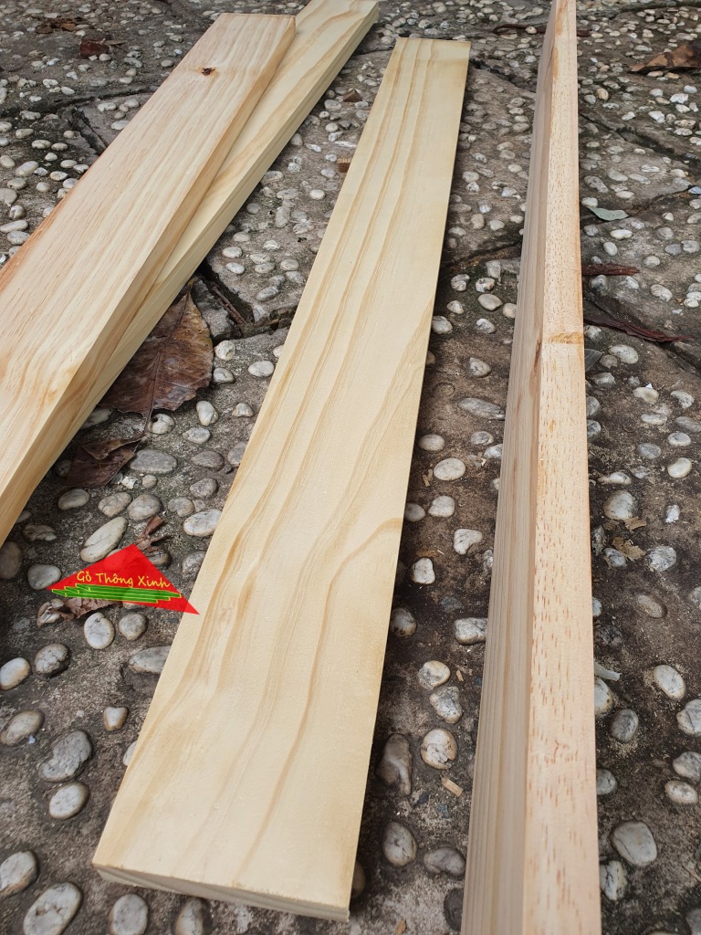 Thanh gỗ thông mới rộng 10cm,dài 80cm,dày 2cm được bào láng 4 mặt thích hợp làm kệ,decorde,ốp tường,chế DIY