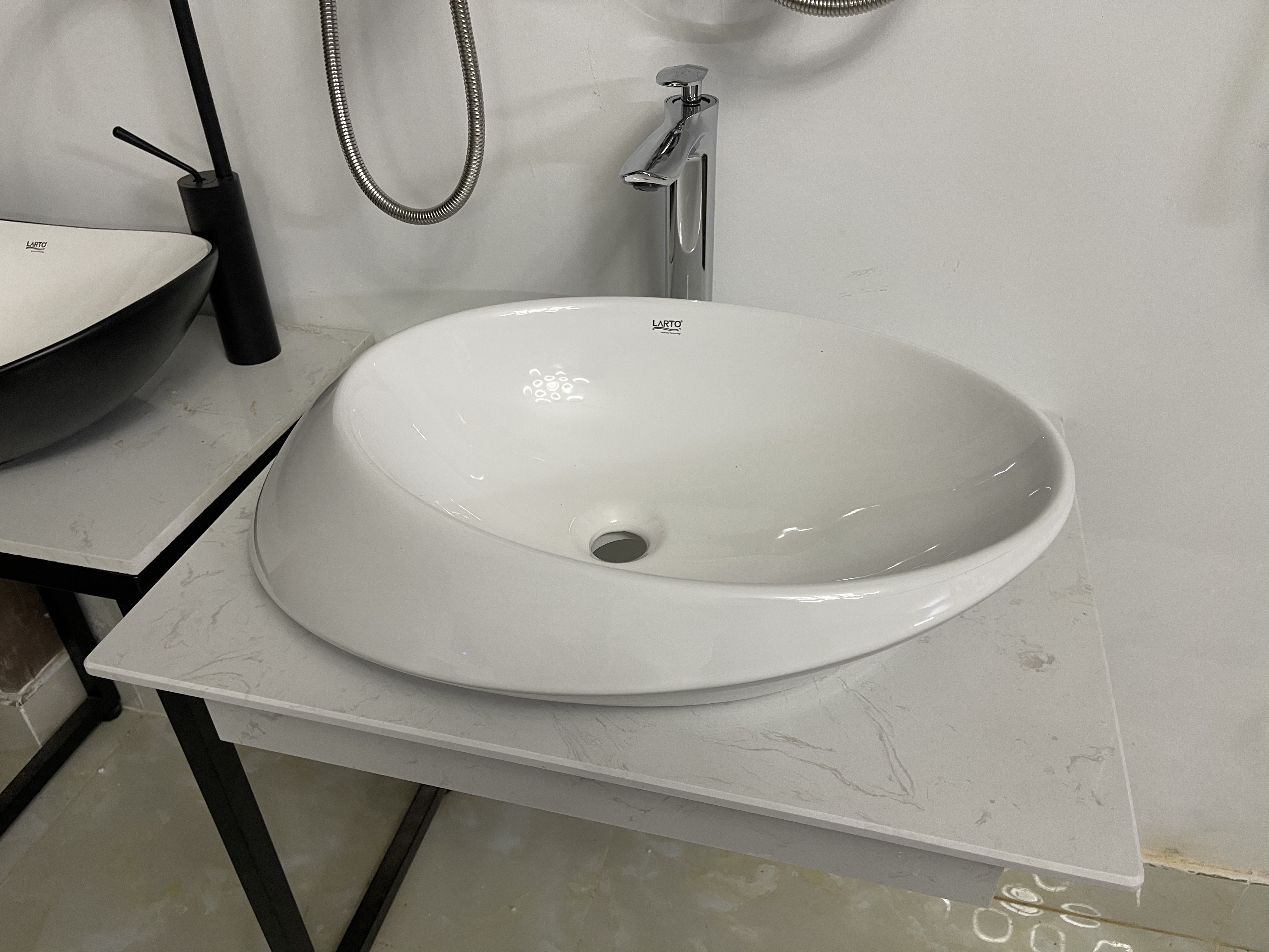 Lavabo đặt bàn nghệ thuật ( bảo hành 10 năm)