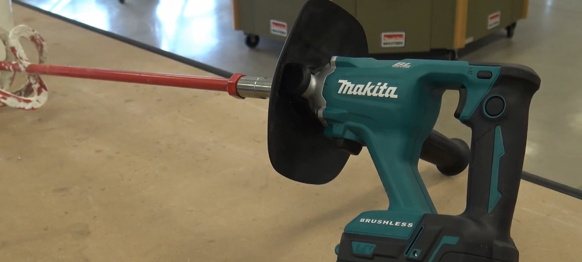 MÁY TRỘN SƠN DÙNG PIN 650W 165MM MAKITA DUT130RTE - HÀNG CHÍNH HÃNG