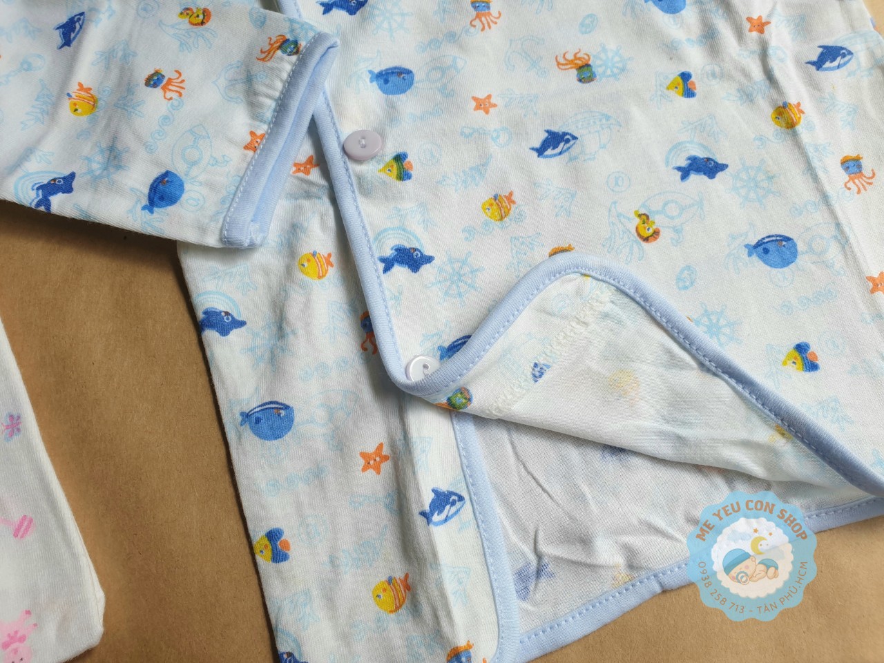 (J11TD) ÁO BÁC SĨ TAY DÀI HOẠ TIẾT JOU - HỒNG