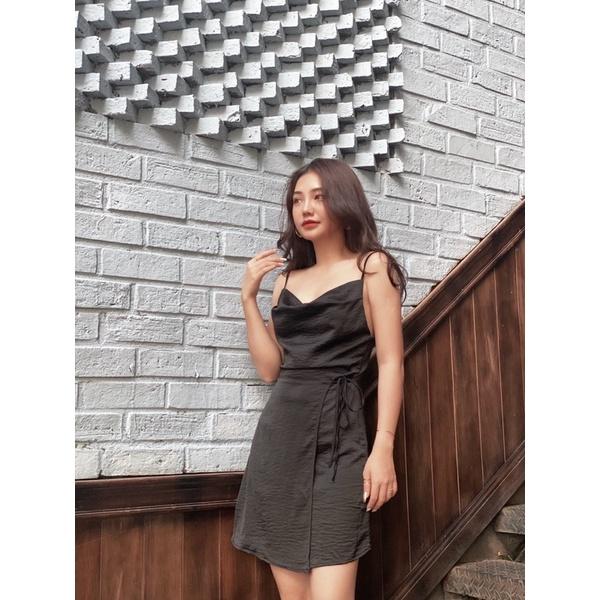 Đầm lụa hai dây cổ đổ sexy