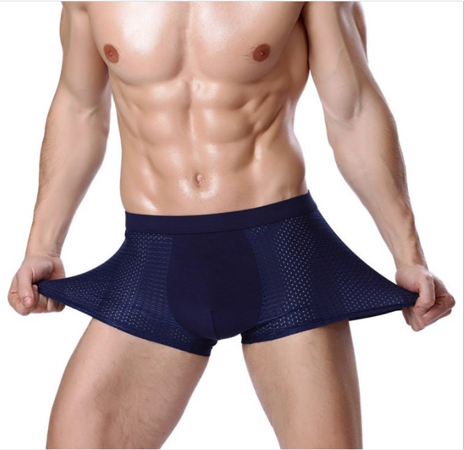 Hộp 4 quần lót boxer, sịp đùi thông hơi cao cấp dành cho nam cotton co dãn bốn chiều ôm sát cơ thể mang lại cảm giác mát mẻ thoải mái suốt cả ngày.