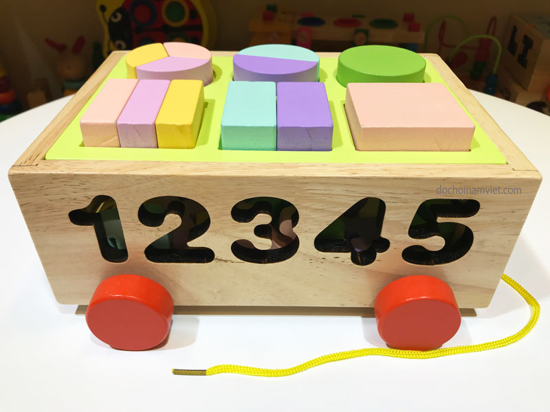Xe ô tô kéo thả số học toán và nhận hình khối các loại theo bảng phân số đồ chơi gỗ