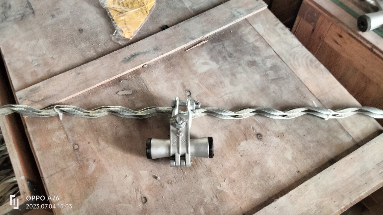 Bộ Treo cáp quang ADSS KV200 mã YDQX-200 hàng chính hãng