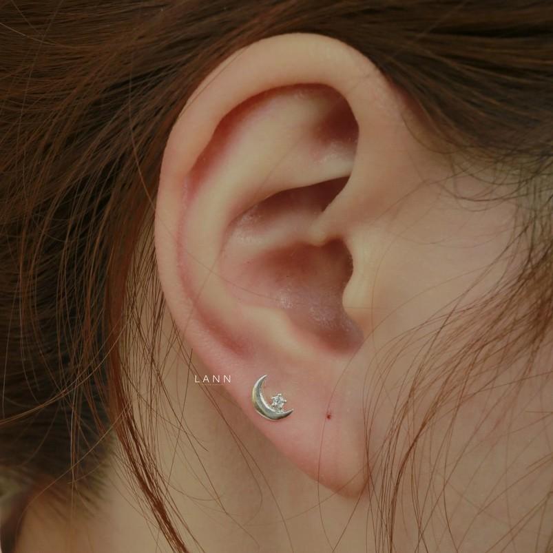 Khuyên trăng nối 1 đá S925 LANN