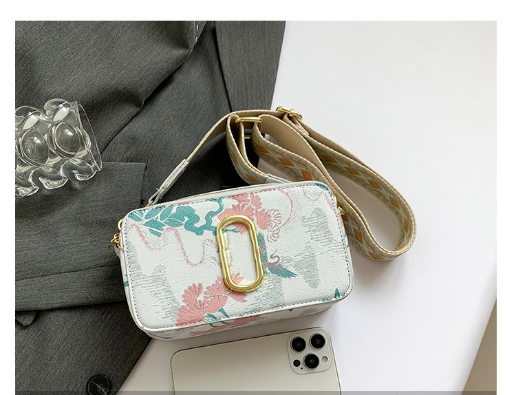 Túi đeo chéo nữ phong cách dễ thương – BEE GEE DCNU1091