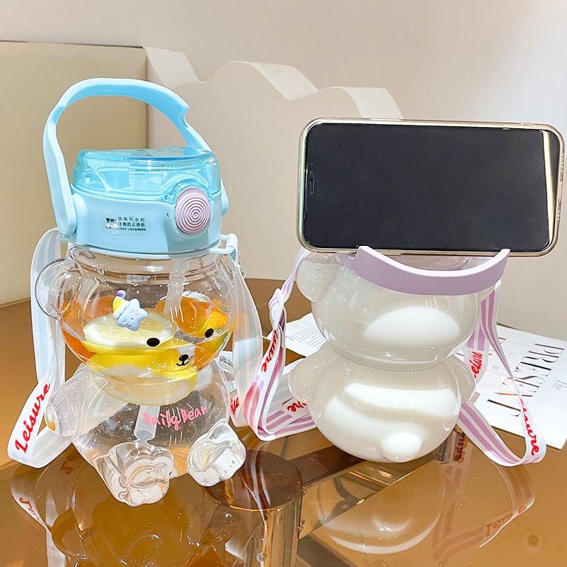 KOSUYTU] Bình Đựng Nước 1200 ml Kèm Ống Hút Hình Gấu Dễ Thương - Có Quai Đeo Và Tay Cầm Tiện Dụng, Đa Năng - Nắp Khoá Chắc Chắn Dễ Sử Dụng - Hàng Chất Lượng KST