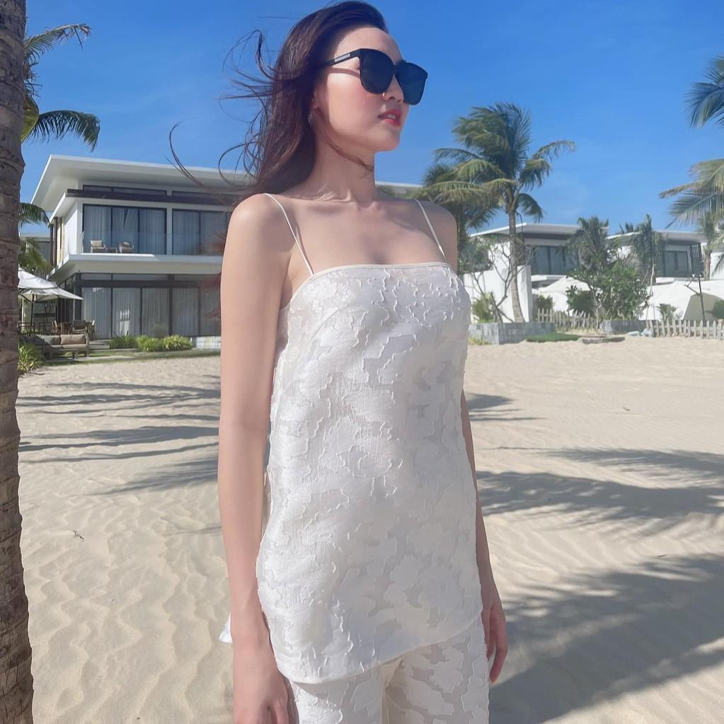 Set trắng quần dài áo 2 dây hoa nổi