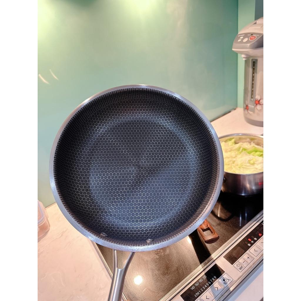 Chảo Vân Tổ Ong Inox 304 Đáy Bằng Siêu Chống Dính 28Cm Dùng Cho Mọi Loại Bếp