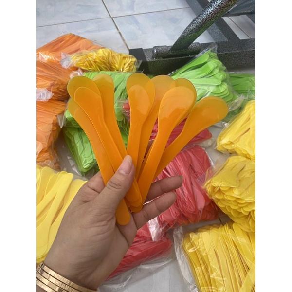 Combo 100 muỗng múc kem màu đỏ…