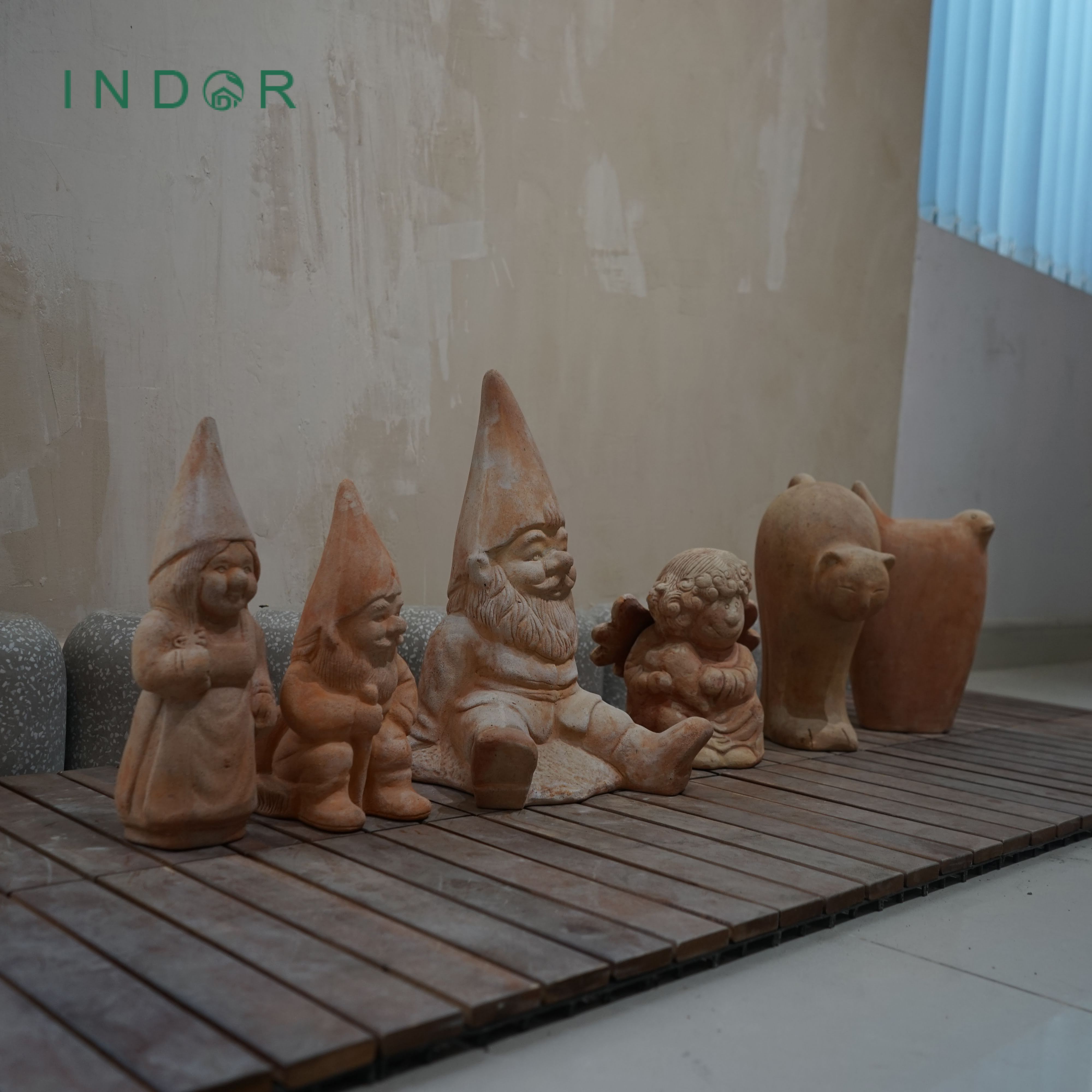 Tượng ông già Noel dáng ngồi size L trang trí Noel Tượng đất nung terracotta Tượng decor nội ngoại thất