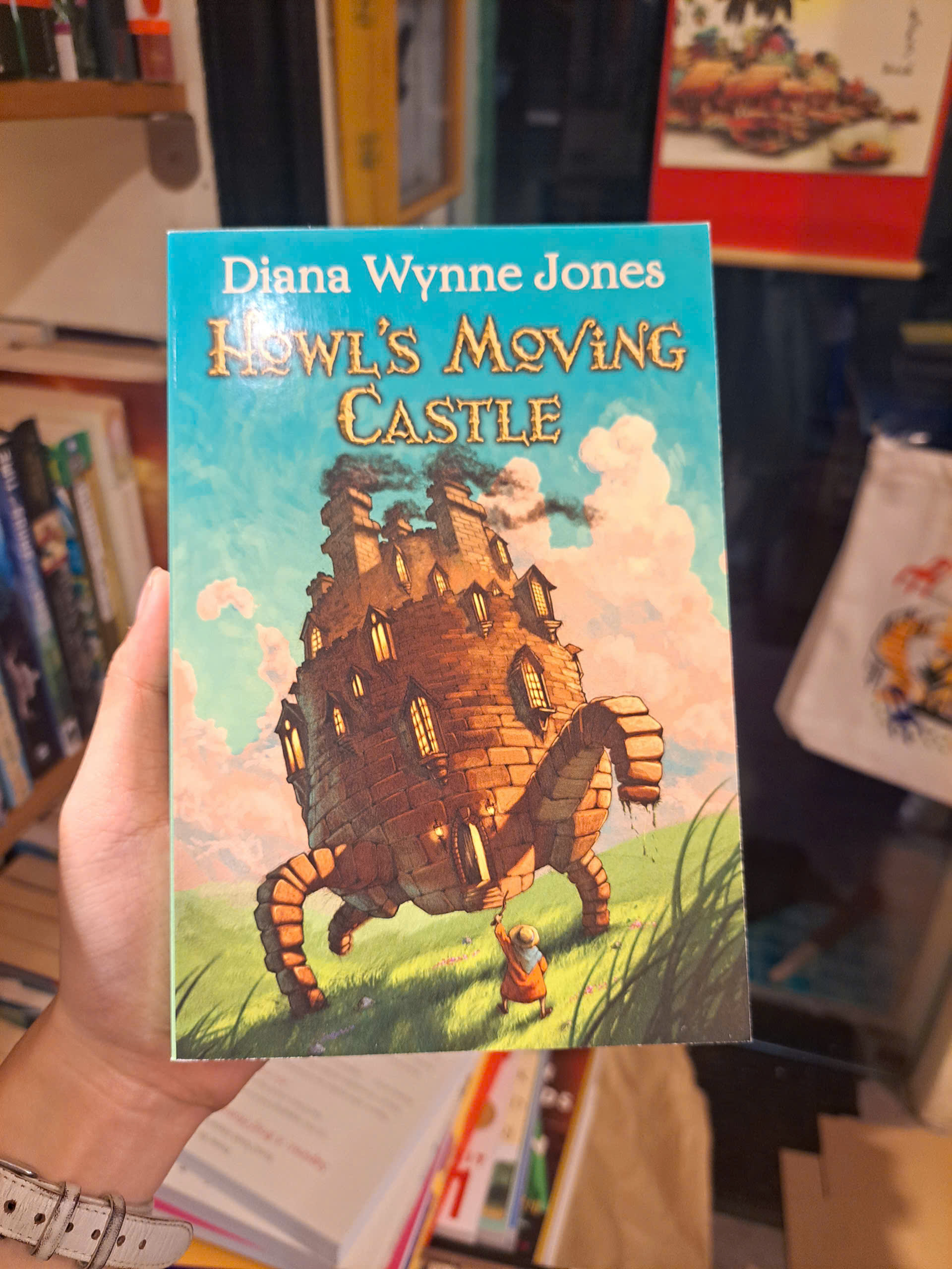 Sách - Howl’s Moving Castle by Diana Wynne Joness | Romance / Fantasy / Ngoại văn nhập khẩu US
