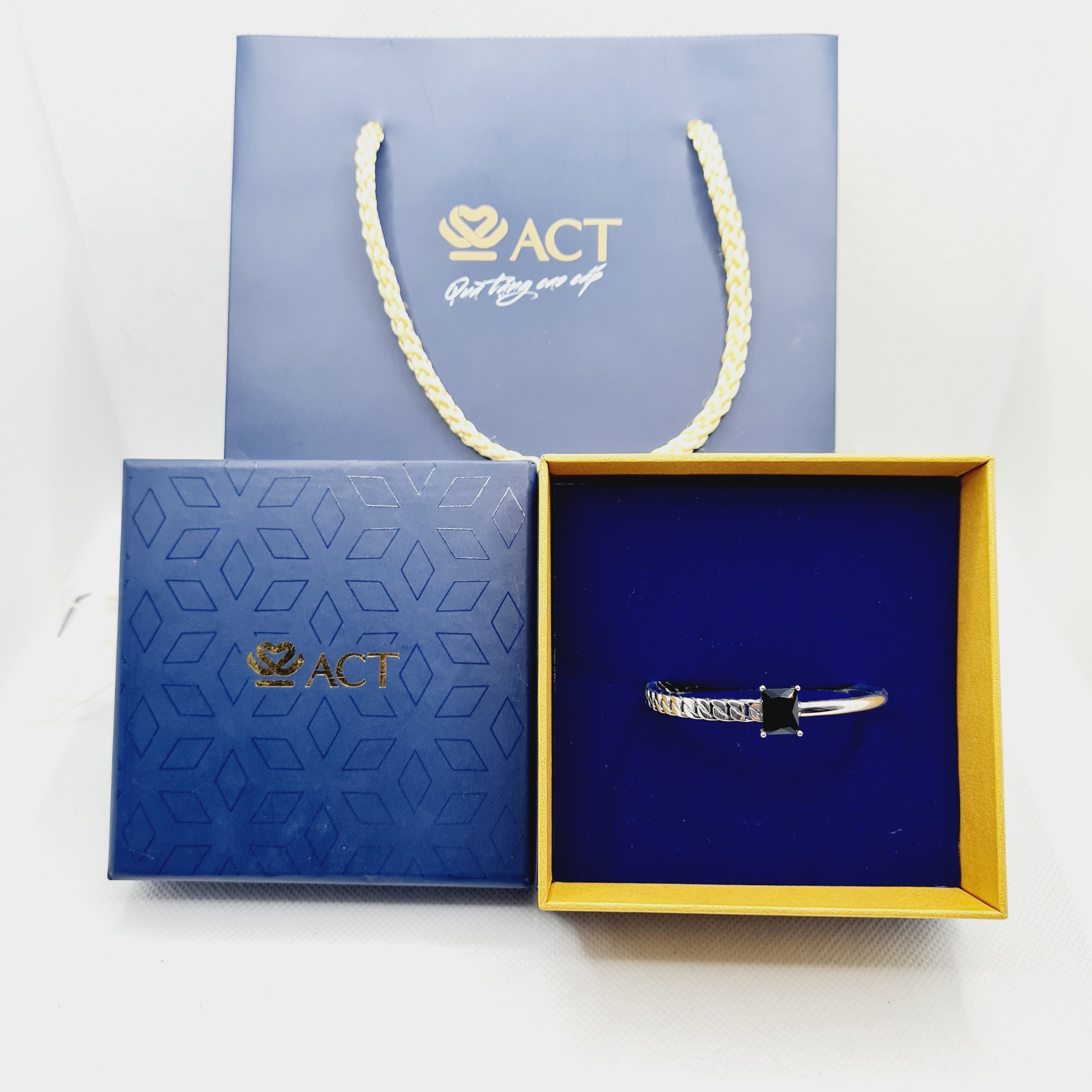 Lắc tay tròn mặt đá đen vuông chất liệu bạc 925 thời trang phụ kiện trang sức nữ sang trọng