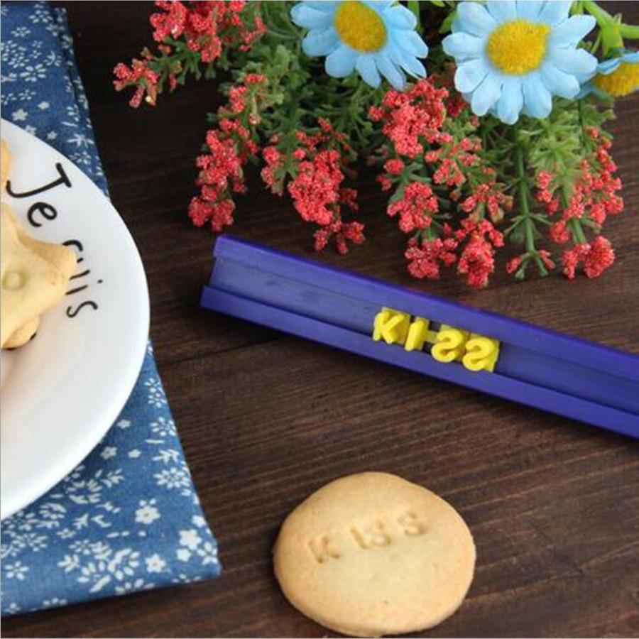 Khuôn cắt bánh quy ANAEAT dạng nhấn bằng nhựa họa tiết chữ và số