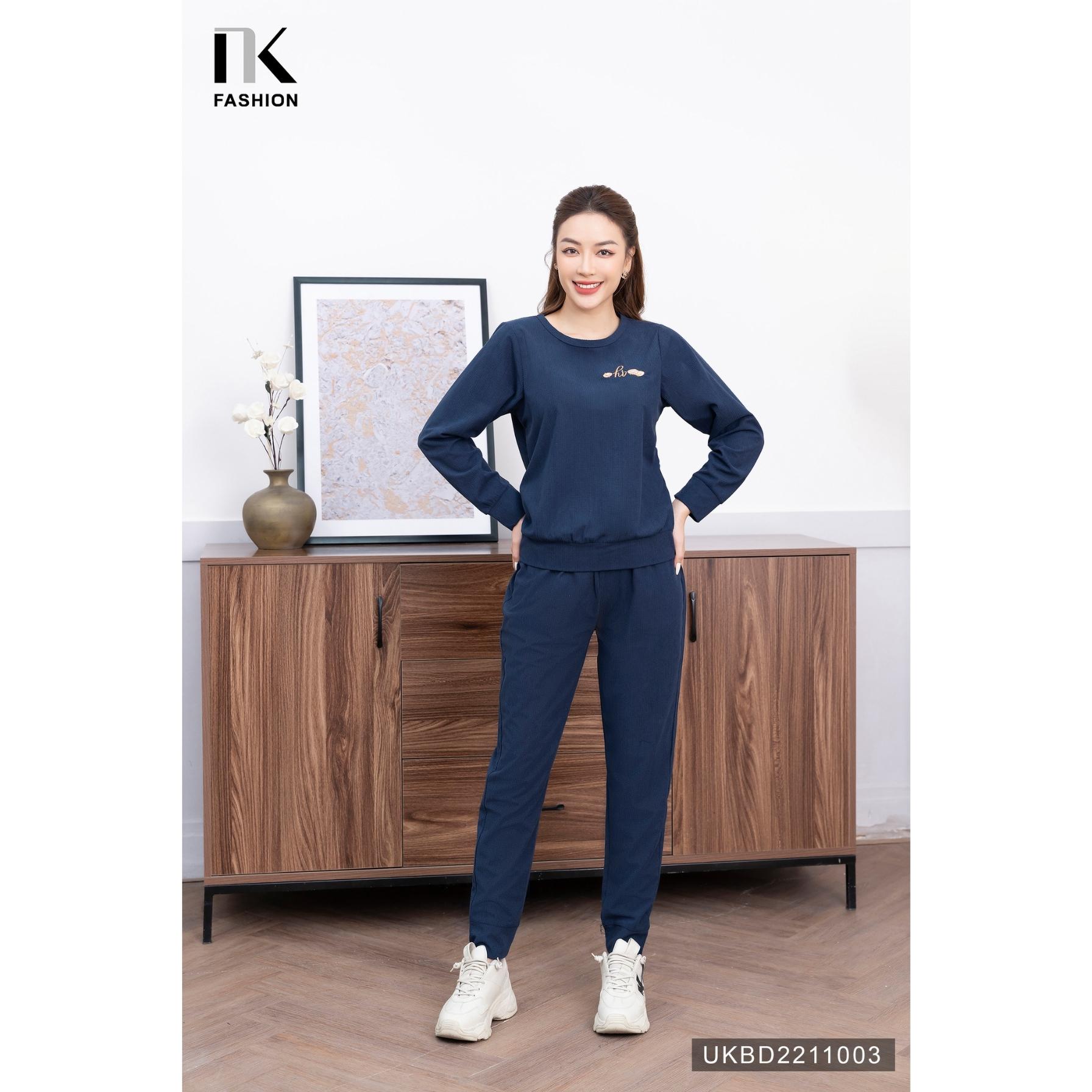 Bộ Đồ Thể Thao Nữ NK FASHION Thêu Ngực Thiết Kế Bo Gấu Chất Liệu Vải Nhập Hàn Cao Cấp UKBD2211003