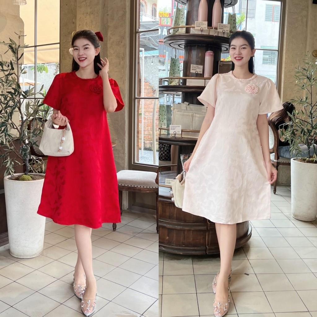 Đầm bầu dự tiệc gấm nổi hoạ tiết phối cổ đan đính bông - Hồng