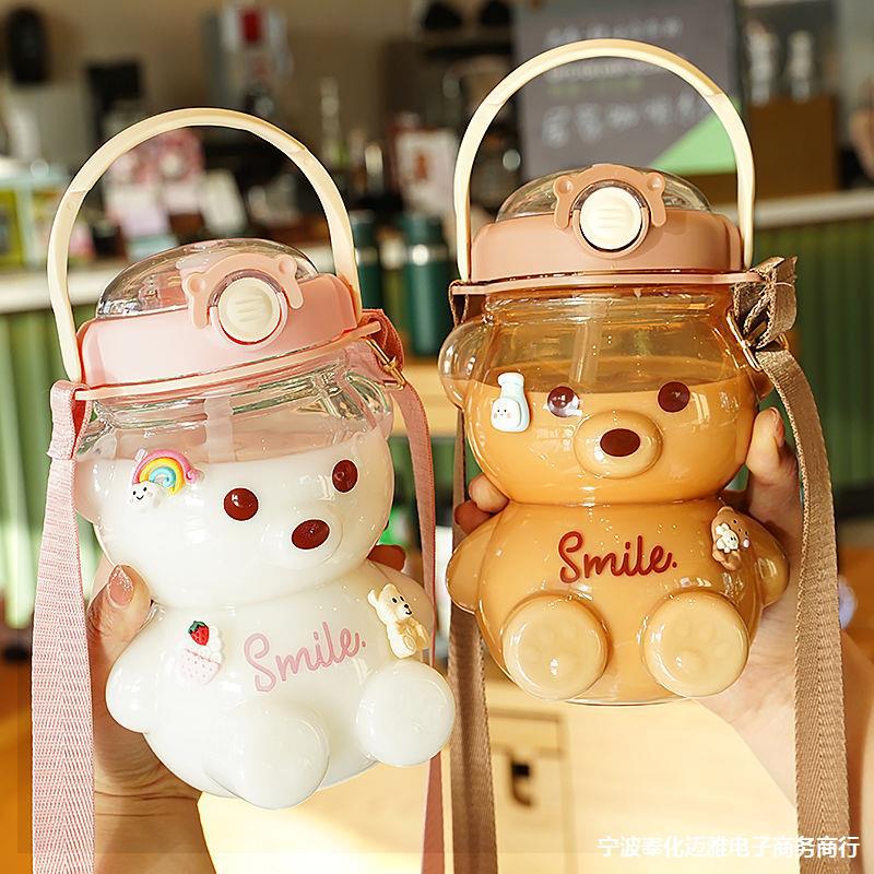 Bình đựng nước mang đi học, hình gấu cute kèm ống hút ngộ nghĩnh, dễ nhựa, đảm bảo an toan cho trẻ.