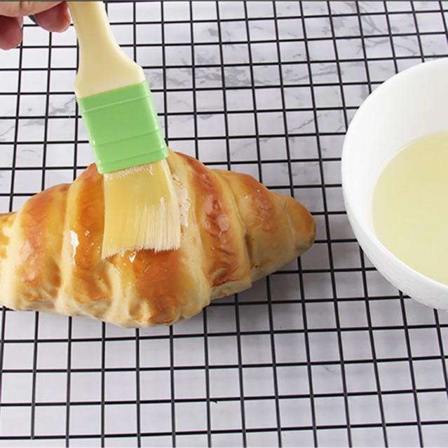 Chổi lông mềm quyét bánh
