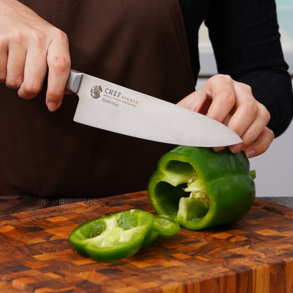 [Hàng chính hãng] Dao thái Chef Santoku 165mm đa năng, nhãn hiệu Chef Studio. Lưỡi thép không gỉ AUS8, độ cứng lên đến 59HRC, cán gỗ pakka full-tang chắc chắn, nắp chặn bằng thép không gỉ