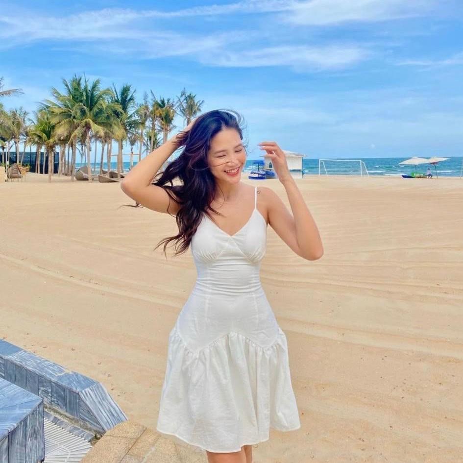 Đầm trắng 2 dây body đuôi cá