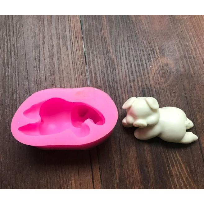 Khuôn silicon 3D hình heo con phơi nắng xinh xắn