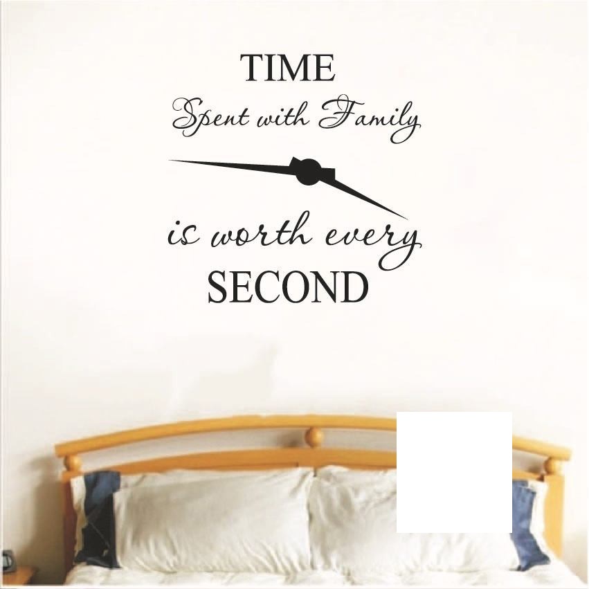 Decal dán tường chữ thông điệp Gia đình là tất cả phòng khách phòng ngủ sang trọng