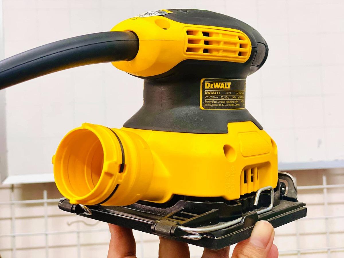 MÁY CHÀ NHÁM CẦM TAY 230W-1/4" DEWALT DWE6411-B1- HÀNG CHÍNH HÃNG