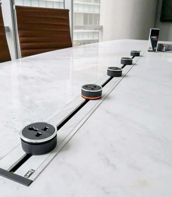 Ổ Cắm Điện Line8 UKS-1 - Body Màu Đen - Chuẩn Anh - Chính hãng