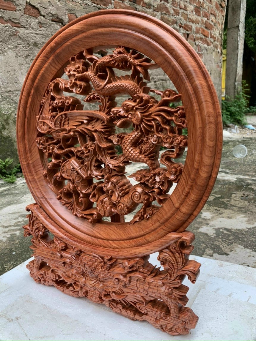 ĐĨA TRANH TRÍ PHONG THỦY TRẠM KHẮC TỨ LINH BẰNG GỖ HƯƠNG ĐÁ KT MẶT TRÒN 45×4CM
