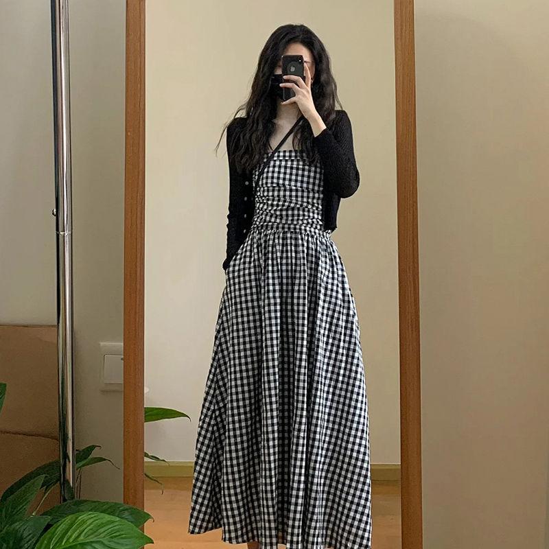 CHENGRUI Áo thun kẻ sọc hai mảnh Cardigan 2023 mùa hè cao cấp cảm giác Pháp không tay thắt lưng dài váy