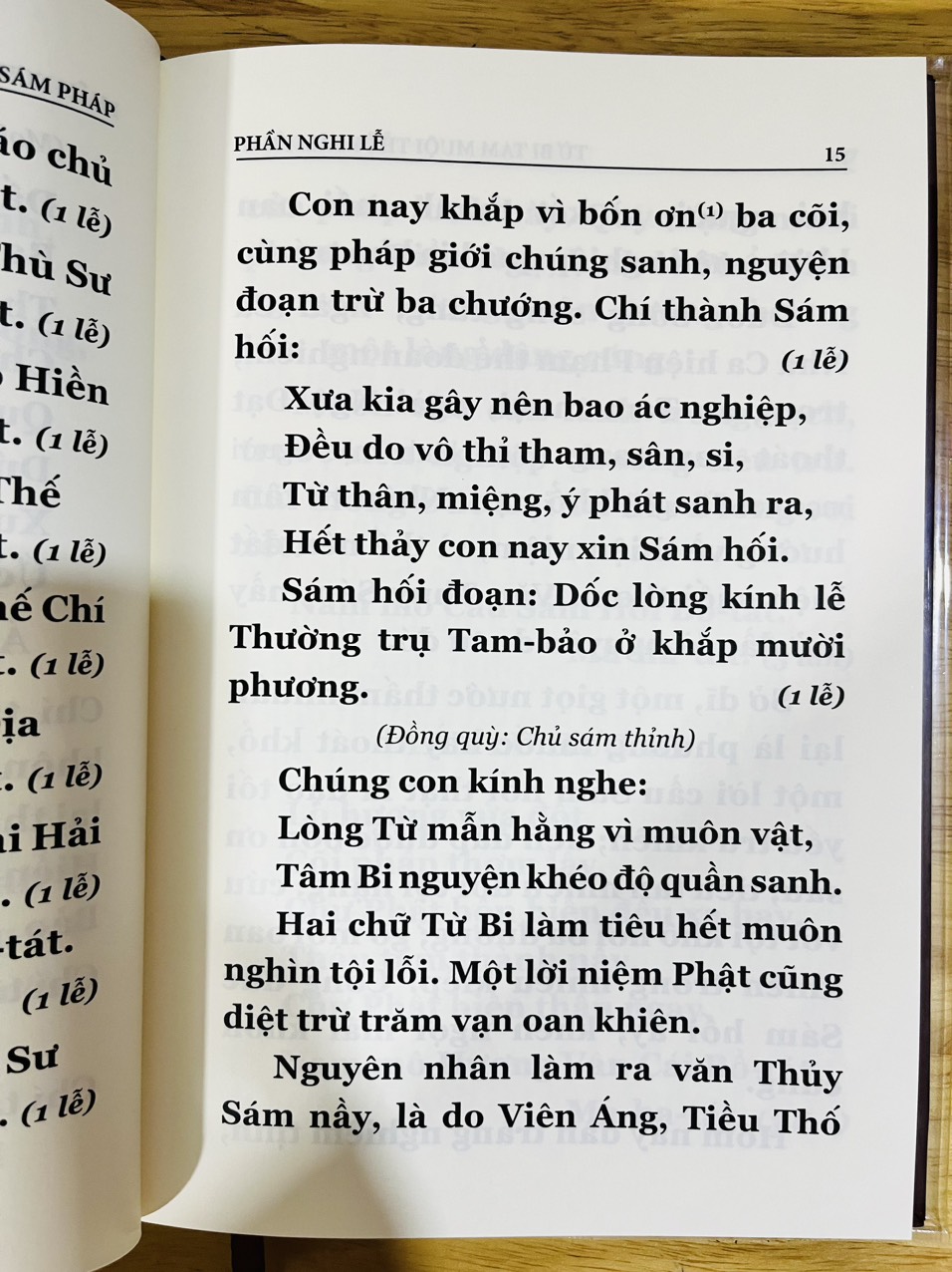 Kinh Từ Bi Thủy Sám Pháp ( Bìa cứng ép kim, bản đẹp giấy chống mõi mắt , khổ 24x16 - tặng bao sách)