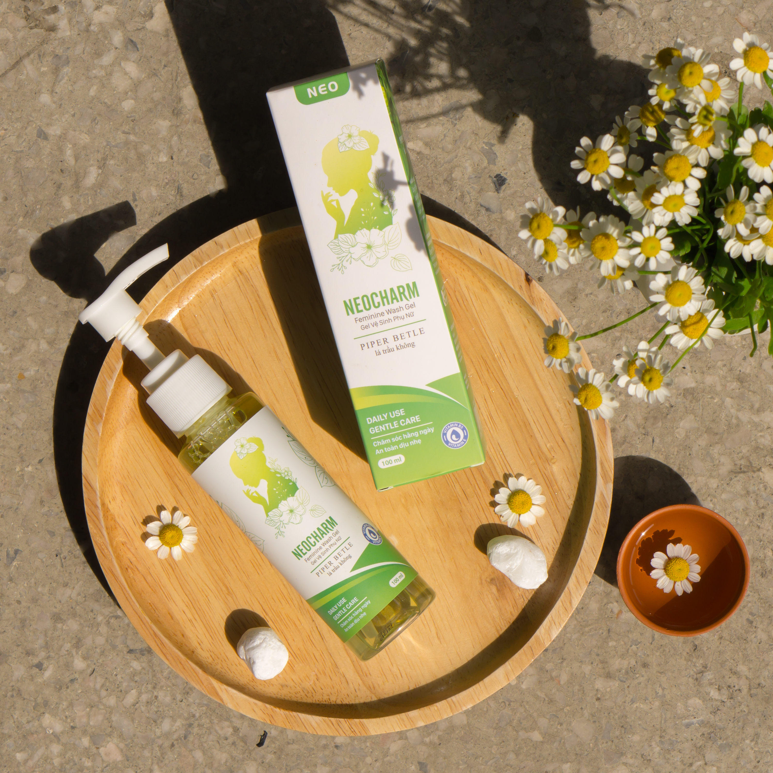 GEL VỆ SINH PHỤ NỮ NEOCHARM