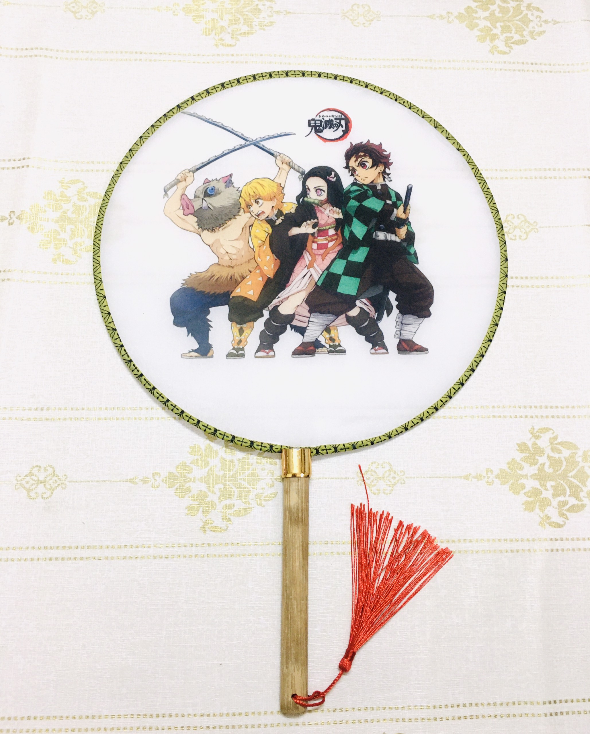 Qụat tròn cầm tay Kimetsu no Yaiba phong cách cổ trang . cosplay cán gỗ dây tuyến