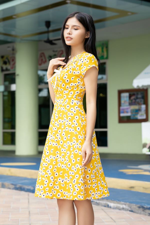 Đầm xòe hoa cúc cột nơ màu vàng EV11